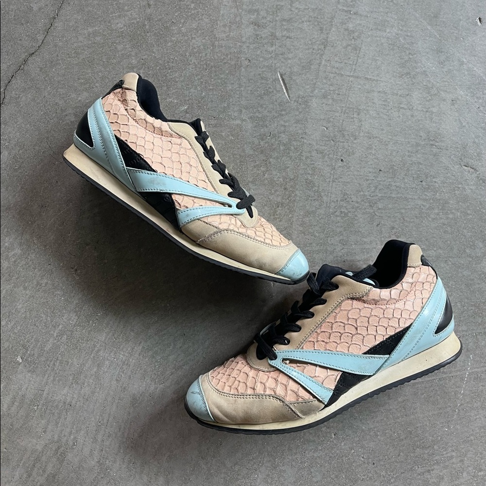 BALENCIAGA SNEAKERS.